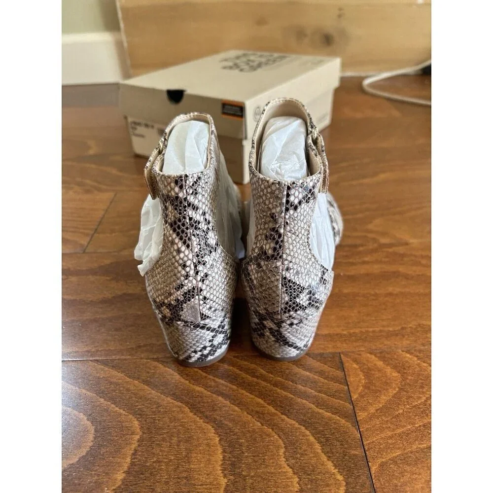 Clarks‎ Women's Caroleigh Rori Heeled Sandal Biege Snake Print 6.5 W NEW